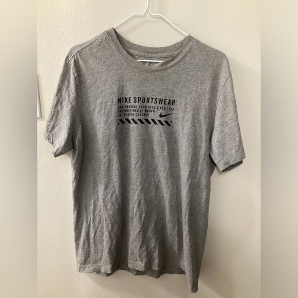 Men’s The Nike Tee Gray Short Sleeve Medium Graphic Tee - Picture 1 of 1